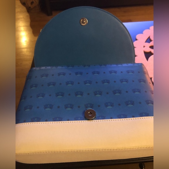 POP! by Loungefly Captain America Crossbody Purse - Picture 5 of 8